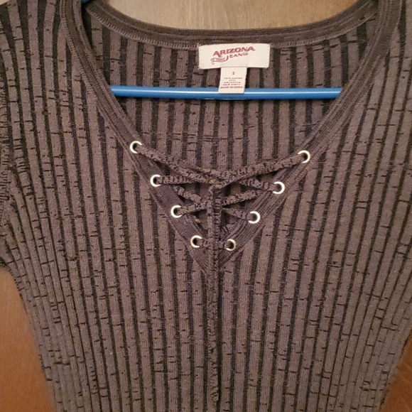 Top - Picture 2 of 4